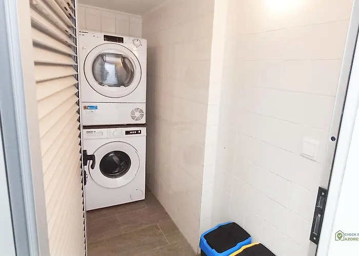 Acolhedor No Coracao Da Angra do Heroismo