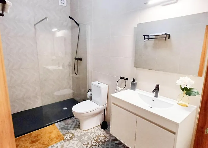 Acolhedor No Coracao Da Angra do Heroismo